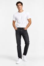 Jeans regular fit Y8947 nero - Vista su modello