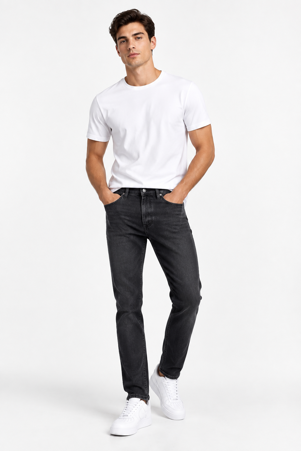 Jeans regular fit Y8947 nero - Vista su modello